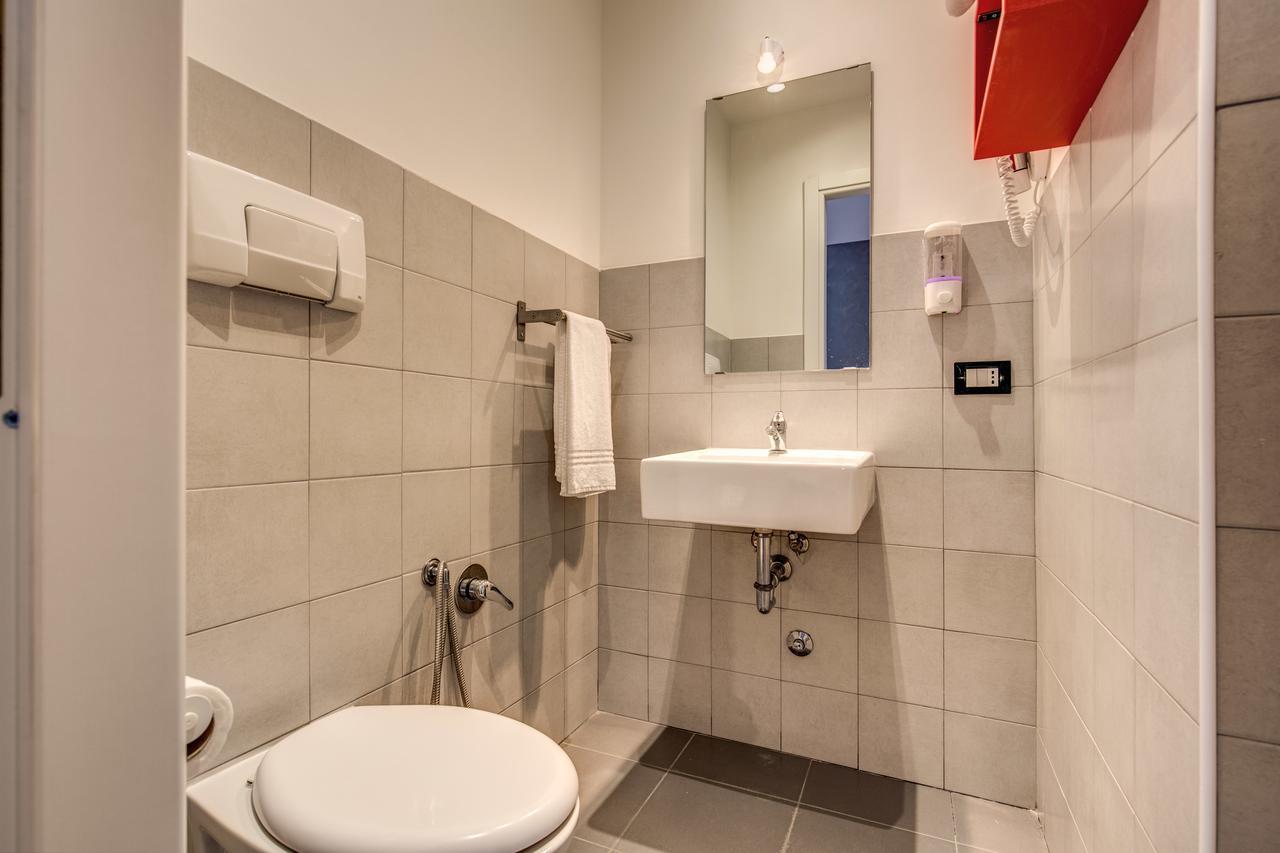 Enzo Luxury Rooms Рим Экстерьер фото
