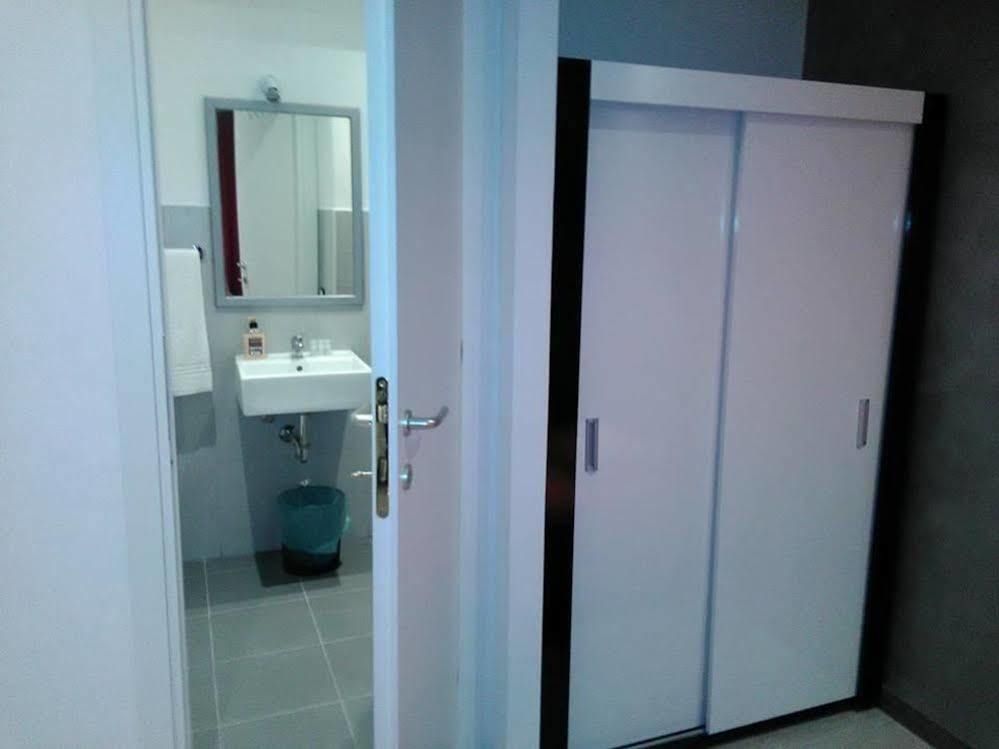Enzo Luxury Rooms Рим Экстерьер фото