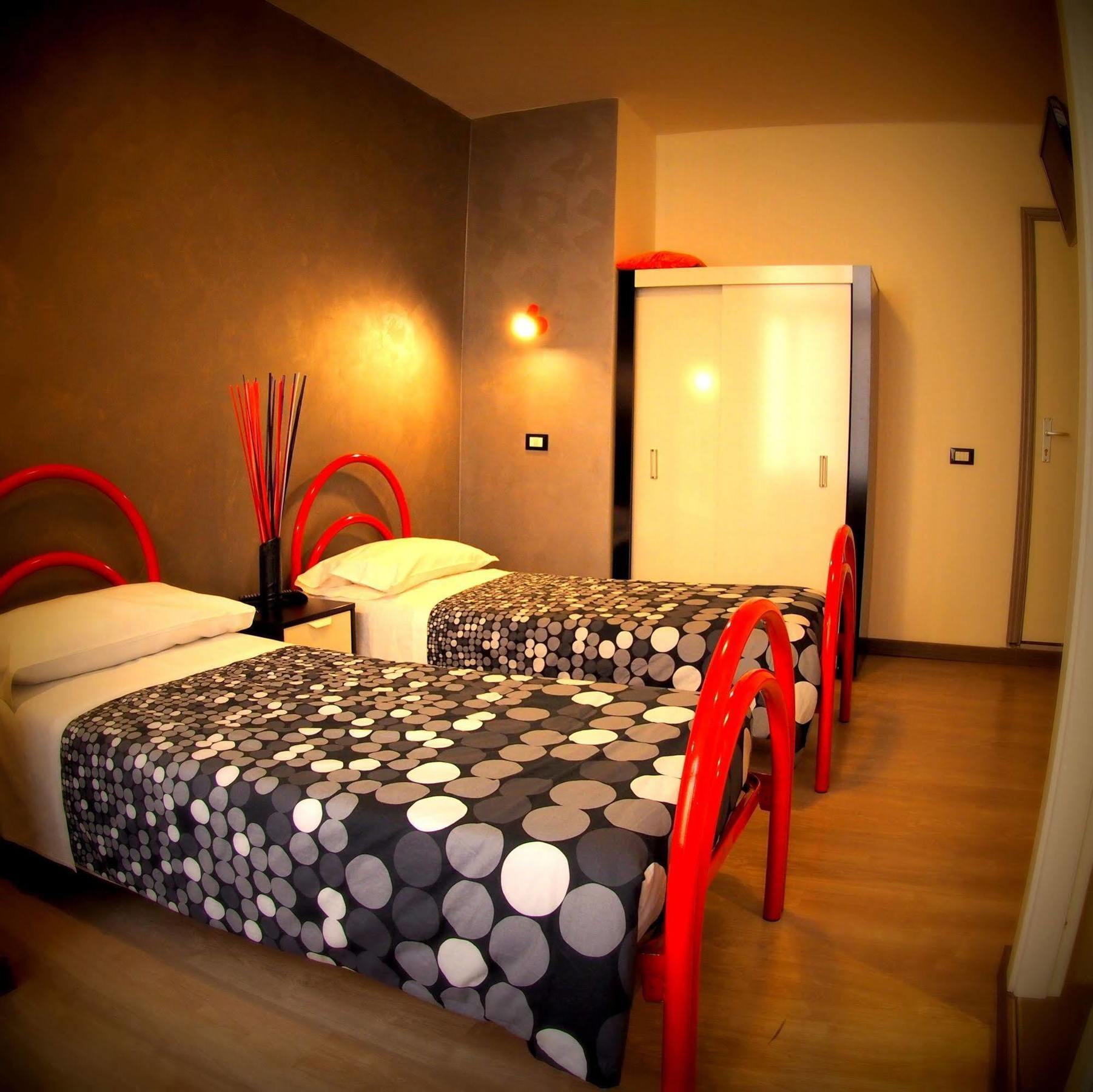 Enzo Luxury Rooms Рим Экстерьер фото