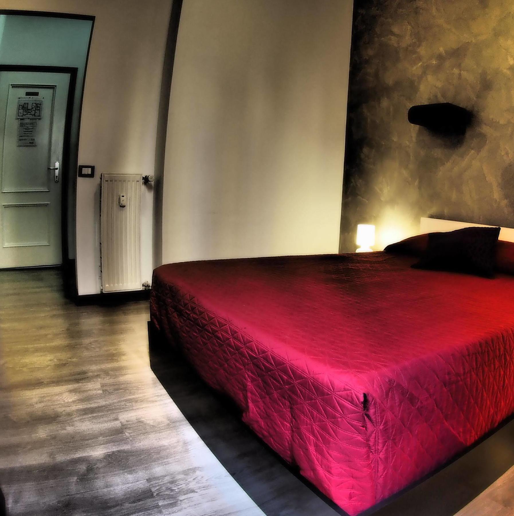 Enzo Luxury Rooms Рим Экстерьер фото