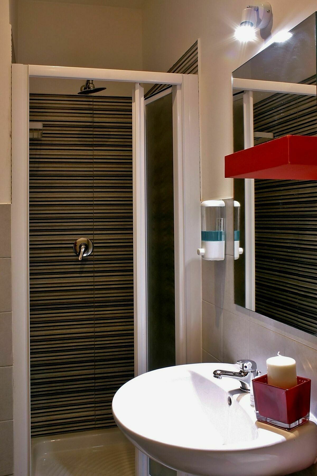 Enzo Luxury Rooms Рим Экстерьер фото